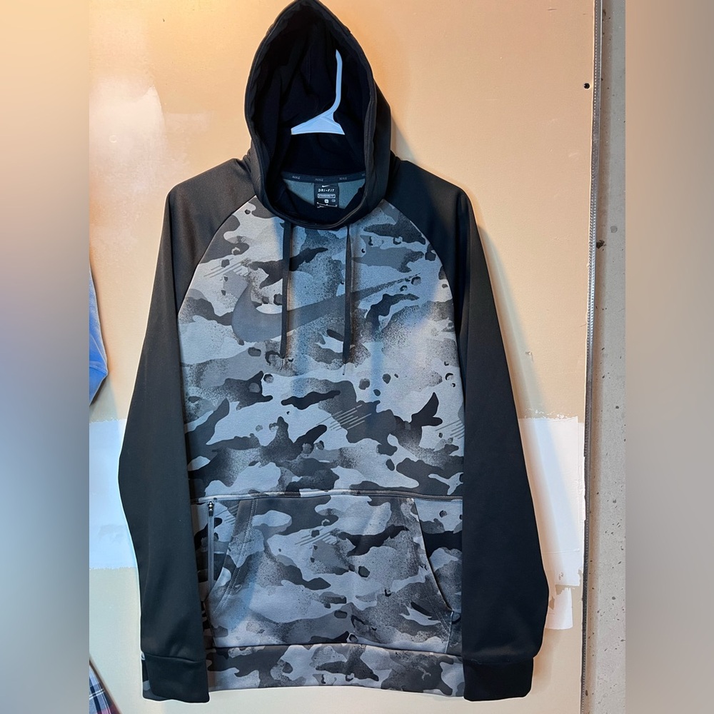 NIKE Therma Hoodie In Gray Camo Black size medium